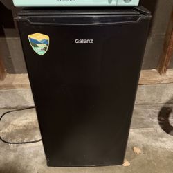 Mini Fridge Galanz Brand. 