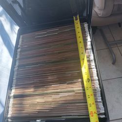 Plastic file cabinet with 60 files aprox. Not Free