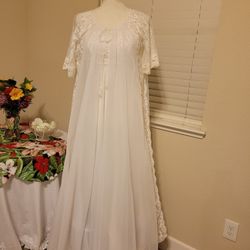 Vintage Pinior Langerie  Eligant Nightgown Set Size Small 