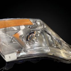 2010-2016 Cadillac SRX Driver Side Headlight - OEM Halogen (W/O Xenon)