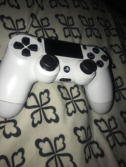 PS4 controller .