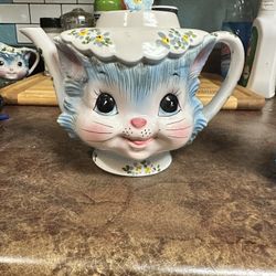 Miss Priss Tea Pot 