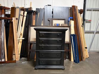 Black Wood 5-Drawer Chest Dresser