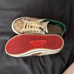 Women’s Gucci Shoes 1977