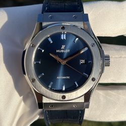 Hublot Classic Fusion 42mm Blue Dial Reference https://offerup.com/redirect/?o=NTQyLk5YLjcxNzAuTFI=