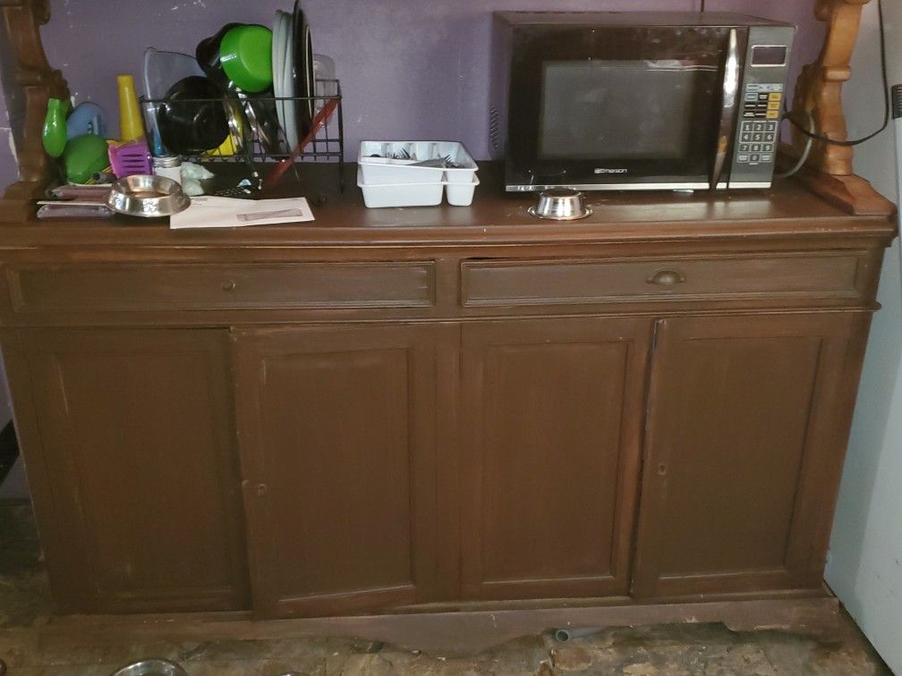 FREE FREE !!! BUFFET CABINET/SHELF