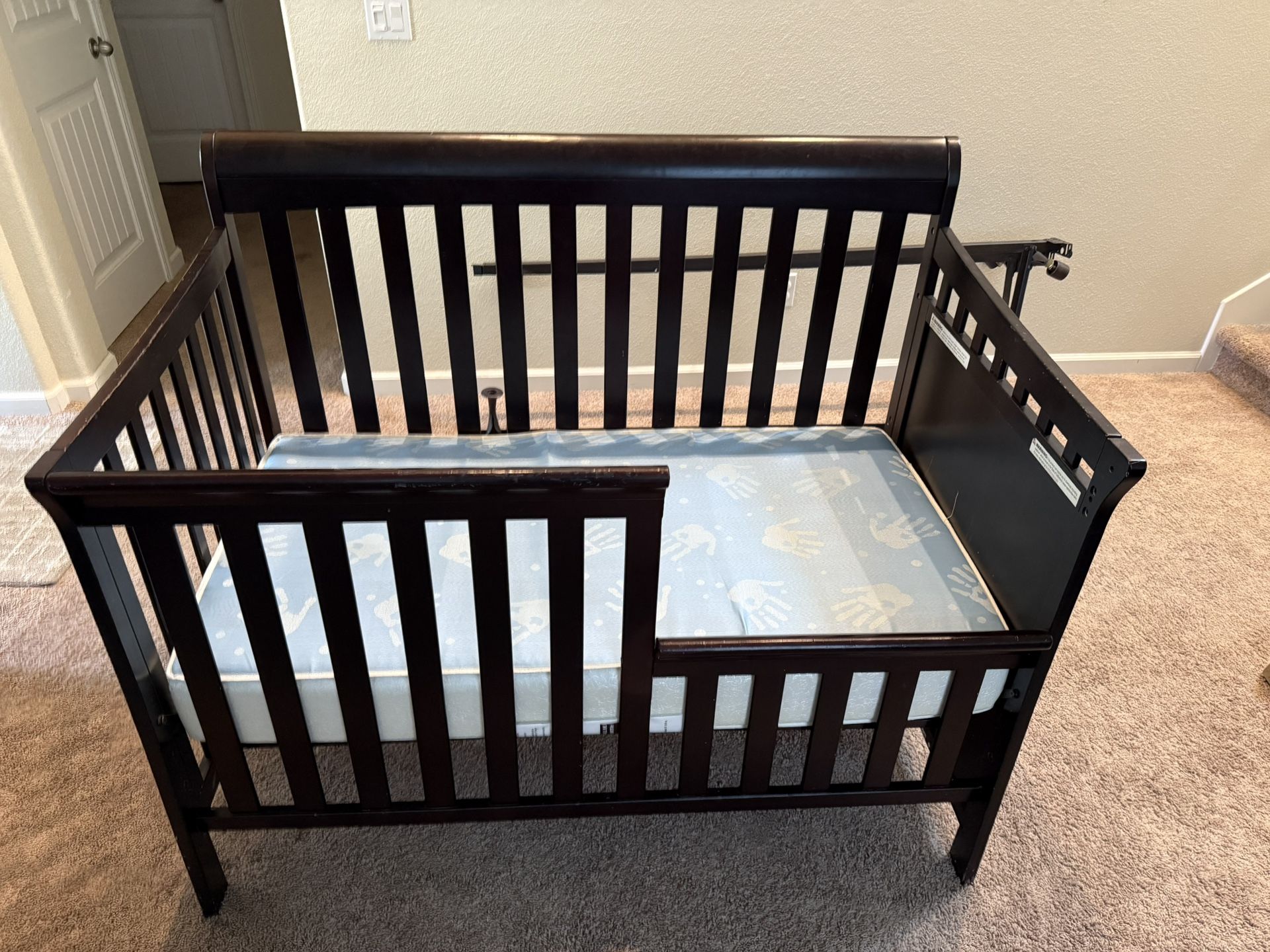 Crib/ Toddler Bed 