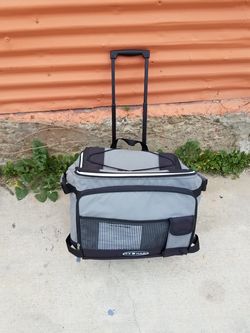 Lunch bag on wheels