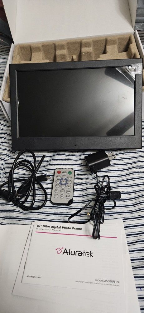 Aluratek Digital Photo Frame