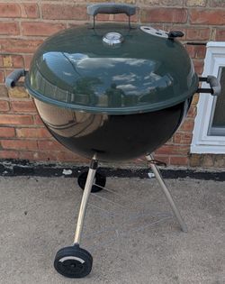 Weber Kettle Charcoal Grill 22in