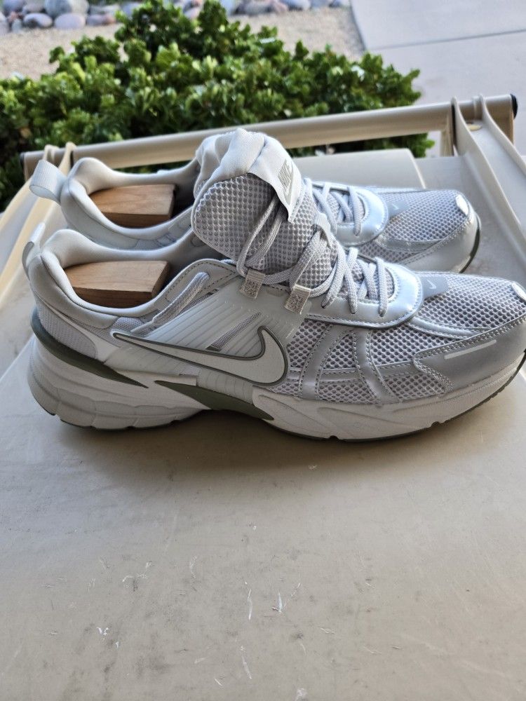 Nike V2K running Shoe