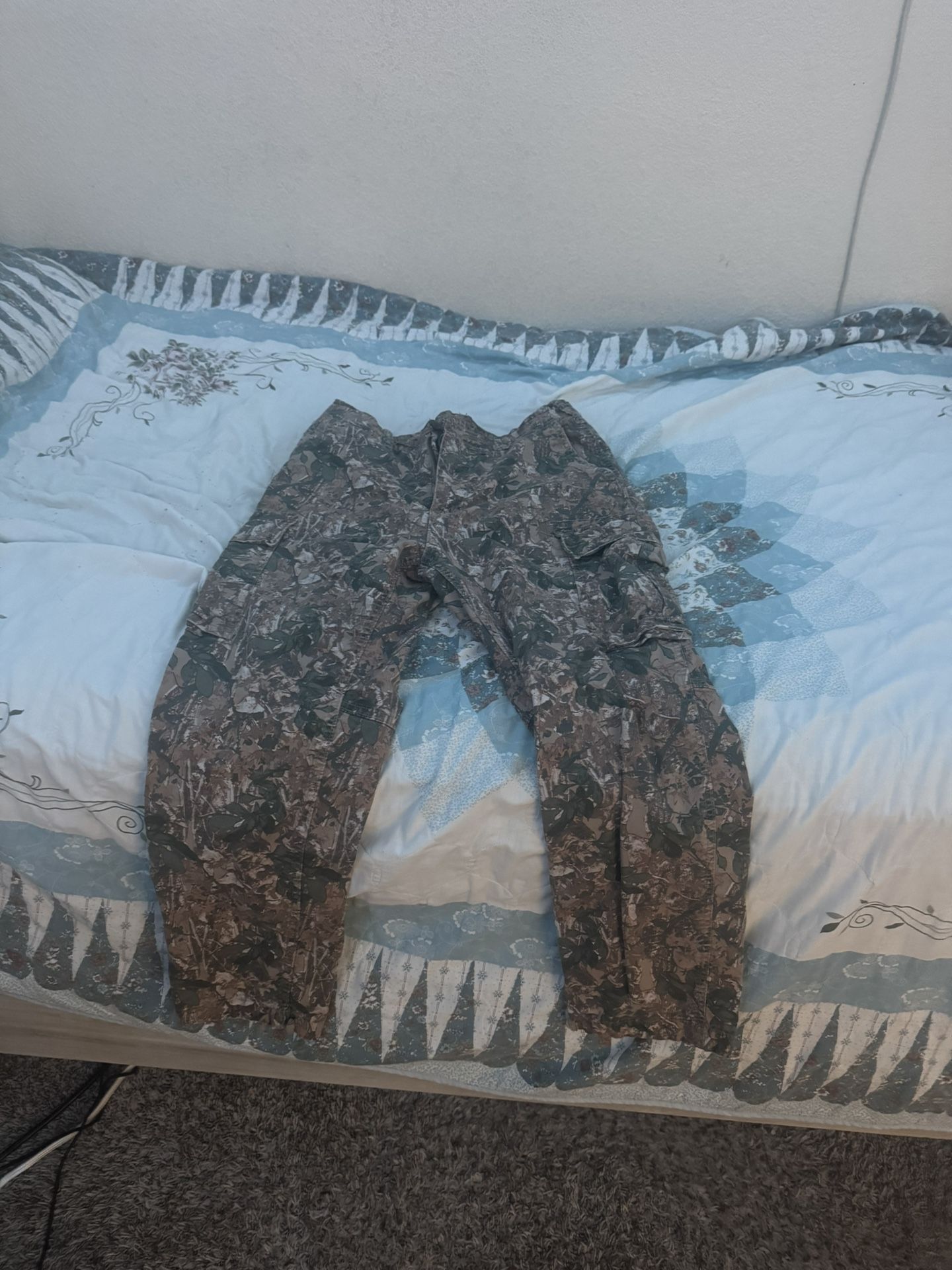 American Eagle Camo Loose Pants