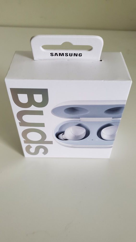 Brand New Samsung Earbuds