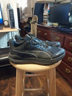 PUMAS    Size   9.5