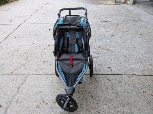 B.O.B Revolution Jogging Stroller in Excellent Condition 