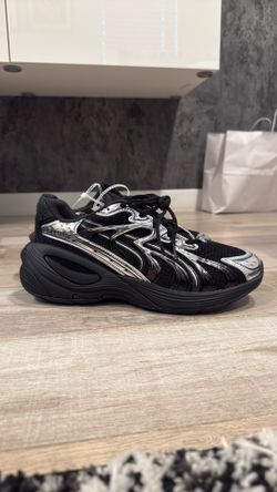 Black and Chrome Puma Inverse Shoes 9 and 9.5