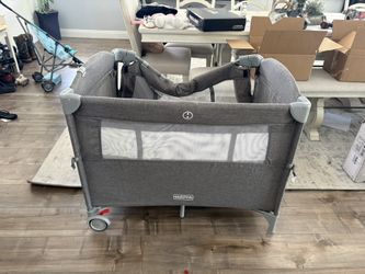 Baby Playpen/bassinet