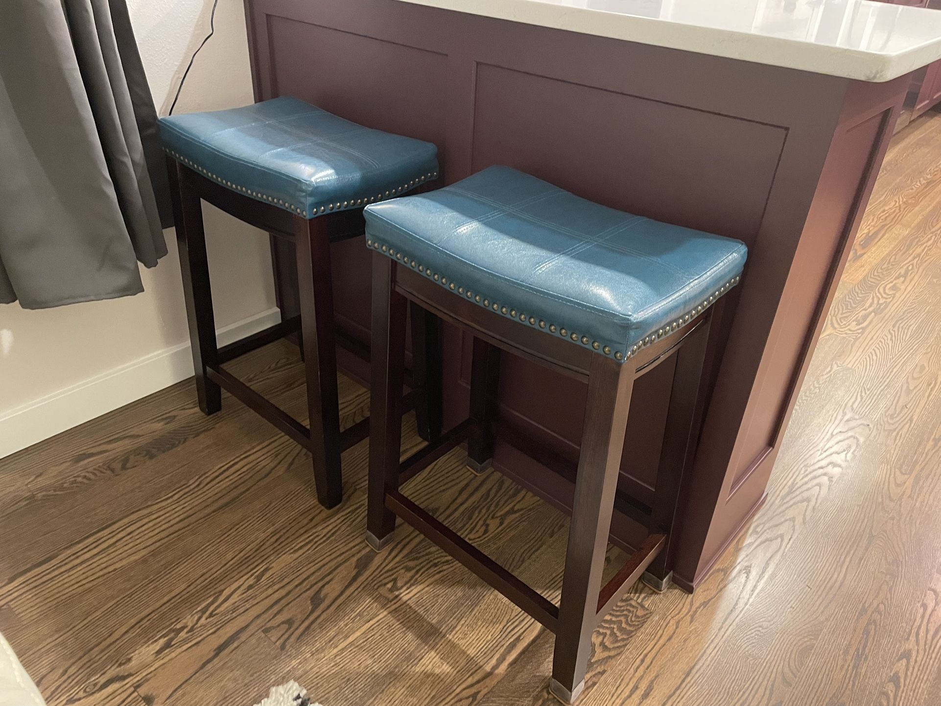 2 Stools