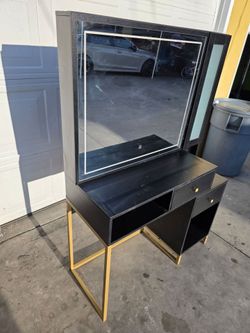 Vanity desk $60