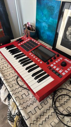 Akai MPC Key 37 Production Synth + Speakers