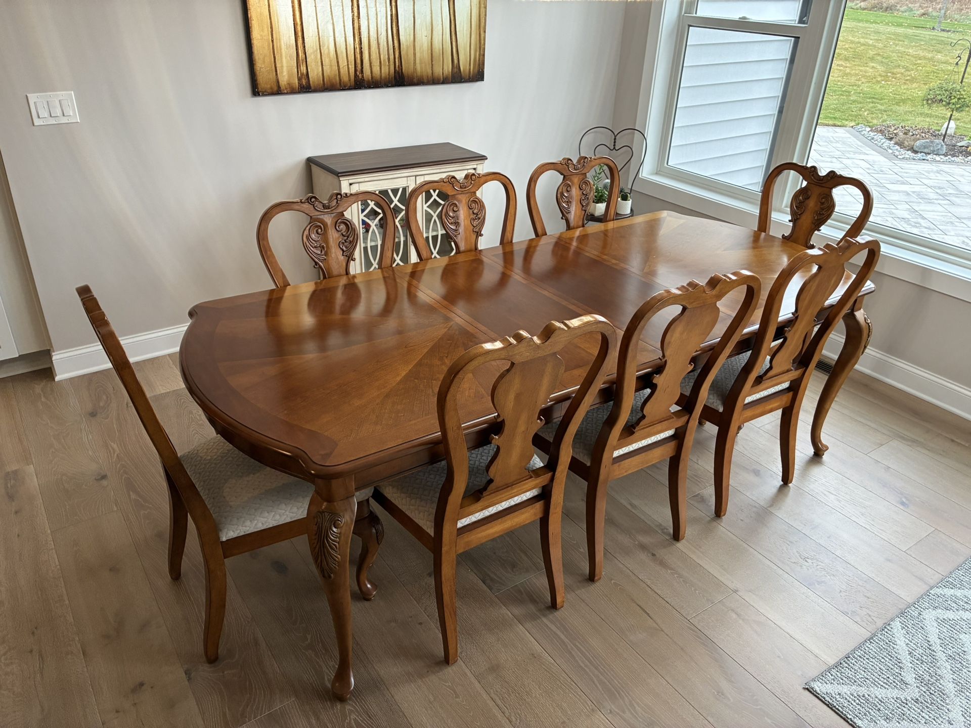 Dinning Room Table, 8 Chairs & 2 Leaves