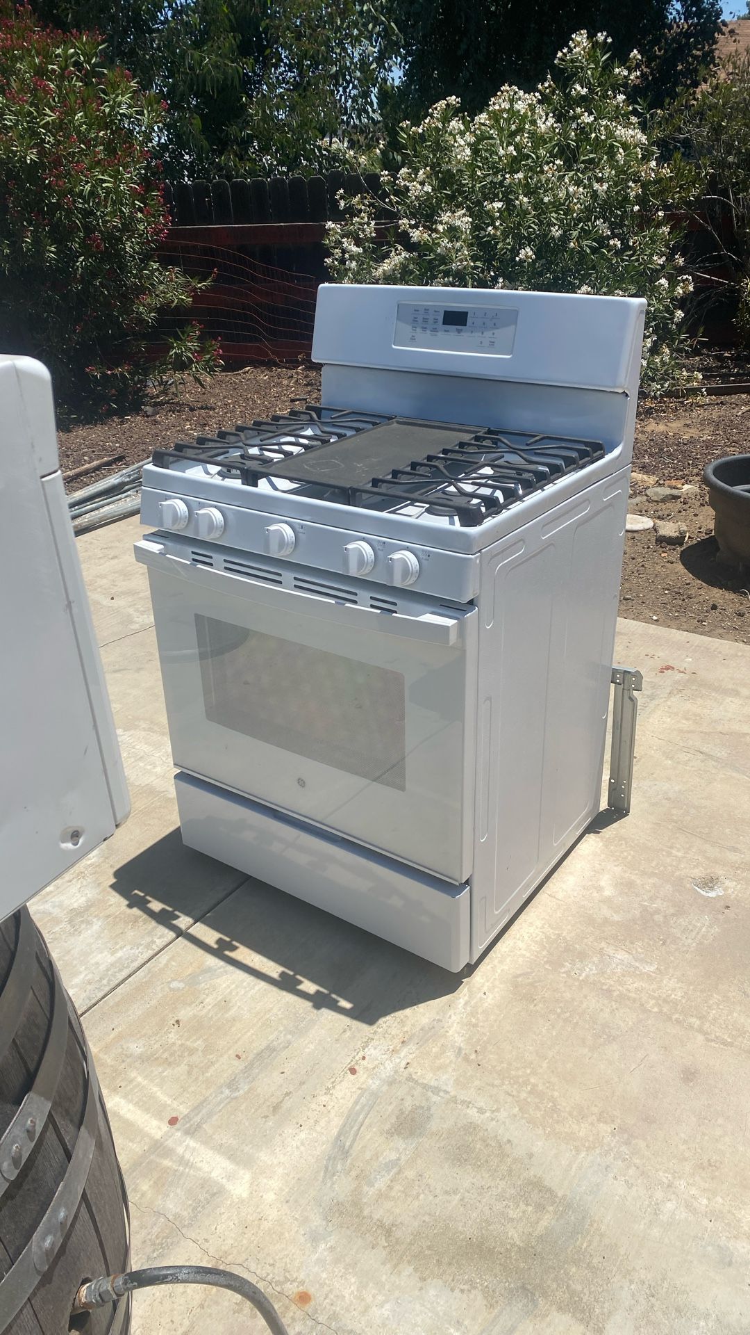 Gas Oven And Microwave With Exhaust Fan