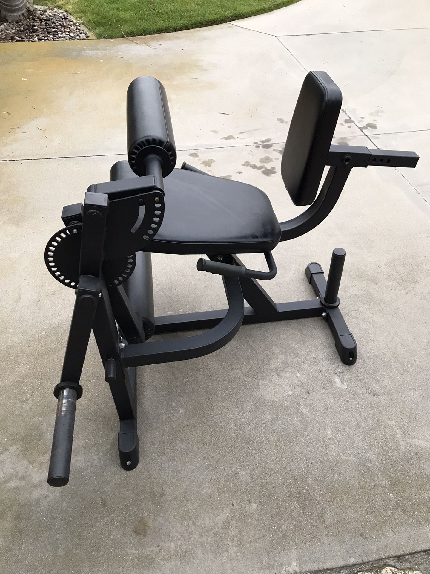 TITAN FITNESS LEG EXTENSION AND CURL MACHINE V2