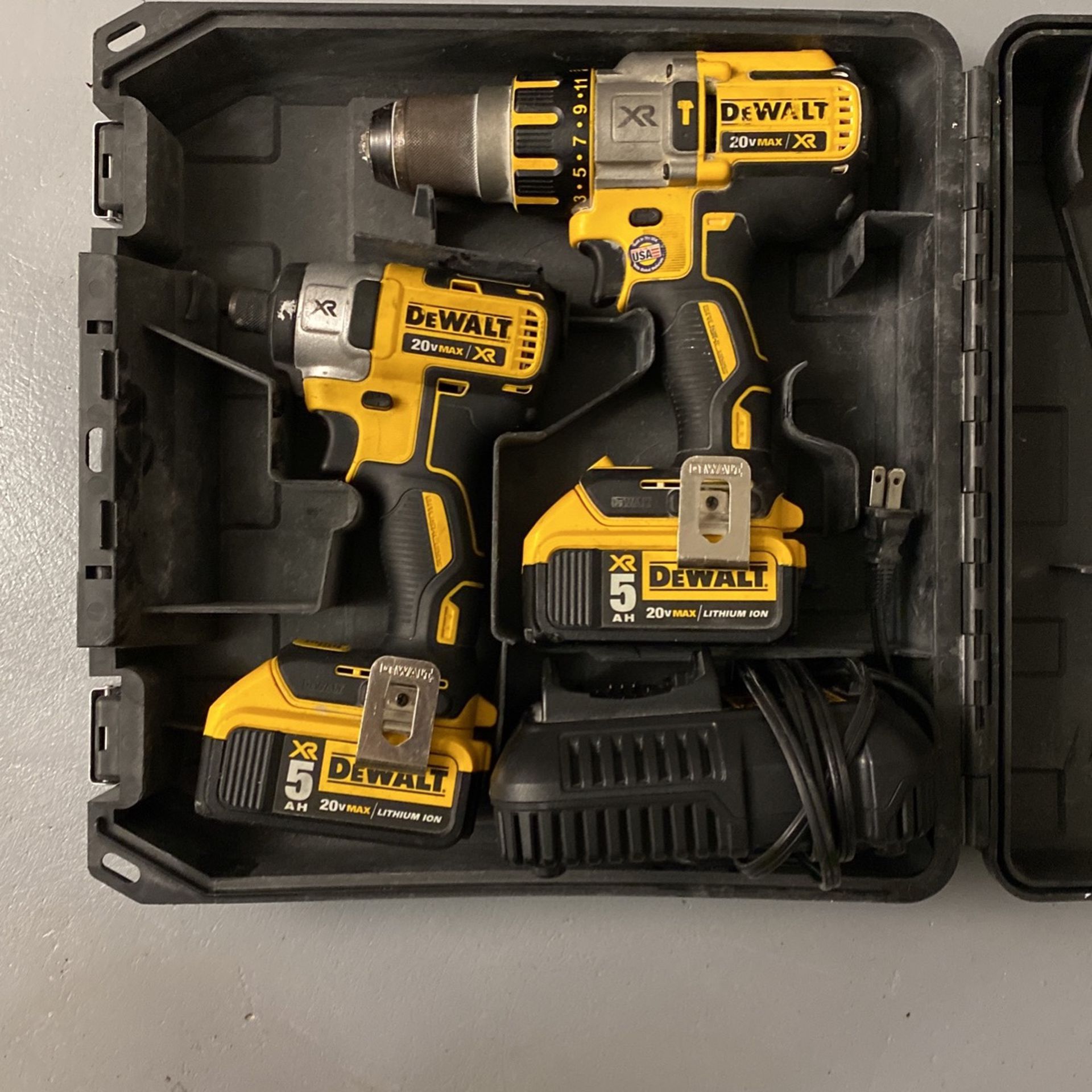 Dewalt 20v Combo Kit Hammer Drill And Impact W/ 2 5ah Batteries And Charger