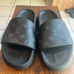 LV men's size 10