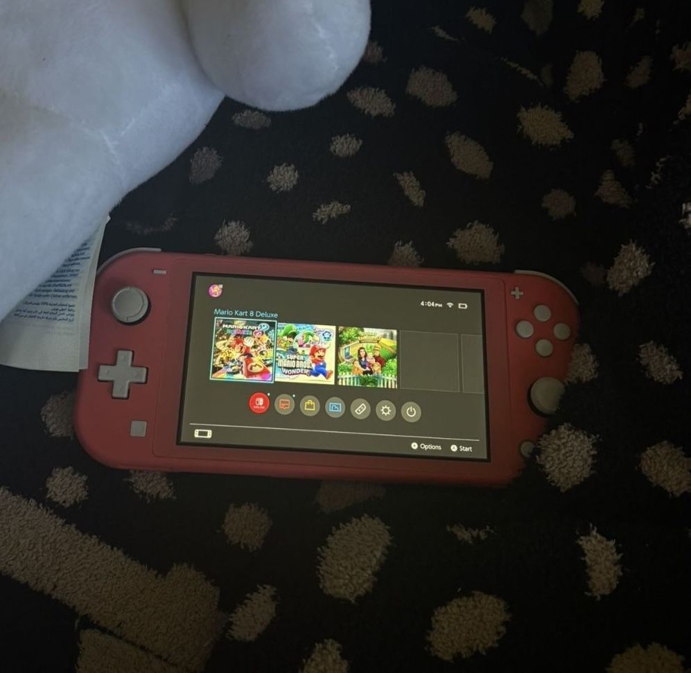 Nintendo Switch 🎮 + 2 Mario Games & Cute Cases (Princess Peach & Kirby) 💕