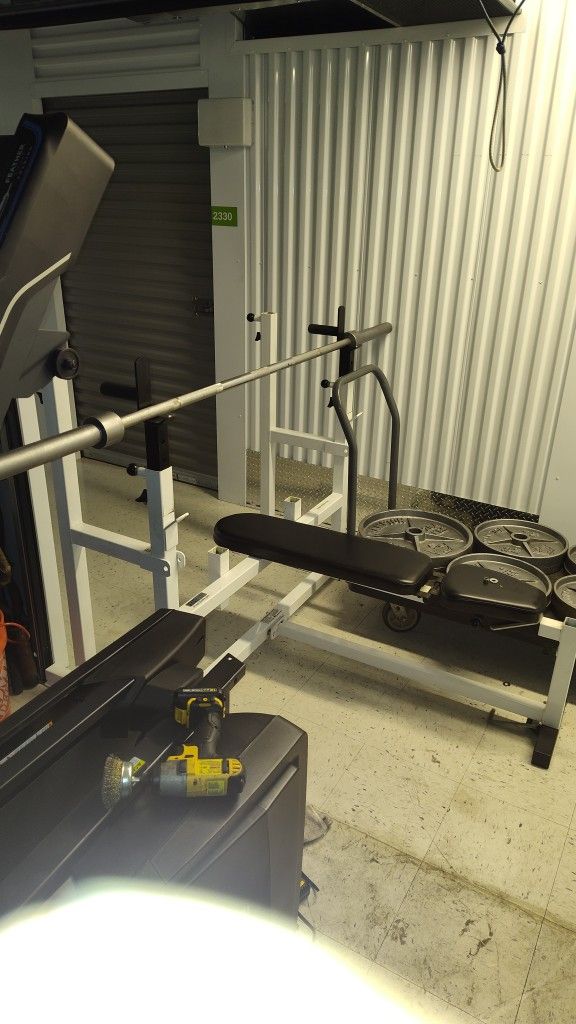 BODY SOLID PARA BODY WEIGHT BENCH ( EXCELLENT CONDITION & DELIVERY AVAILABLE TODAY)