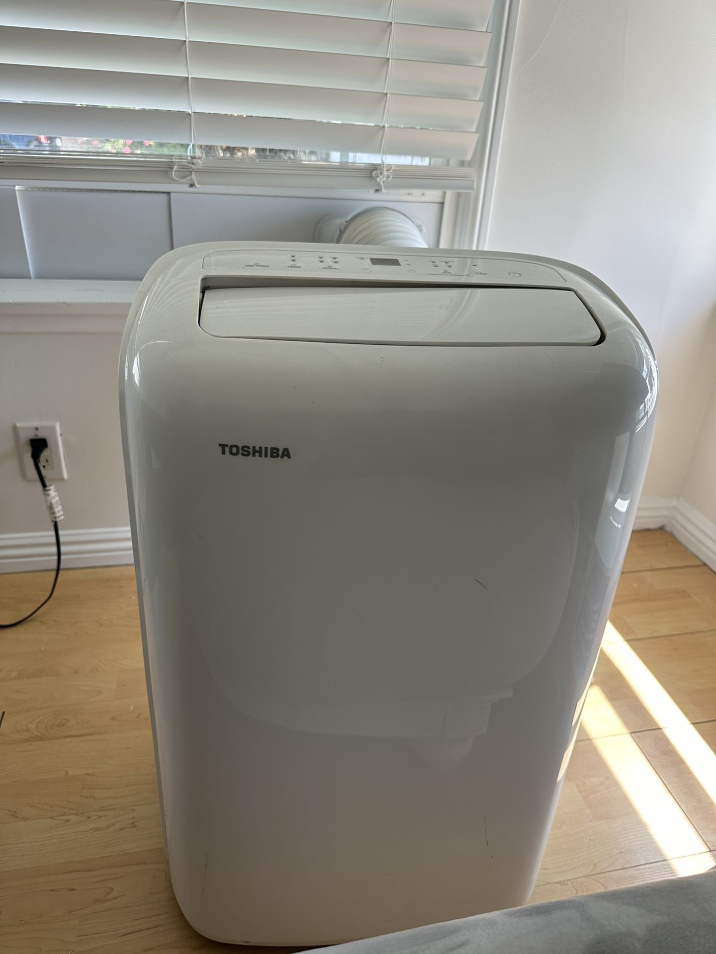 Toshiba 8000 BTU & Hisense 7000 BTU Portable AC Units With Window Connector EXCELLENT Condition