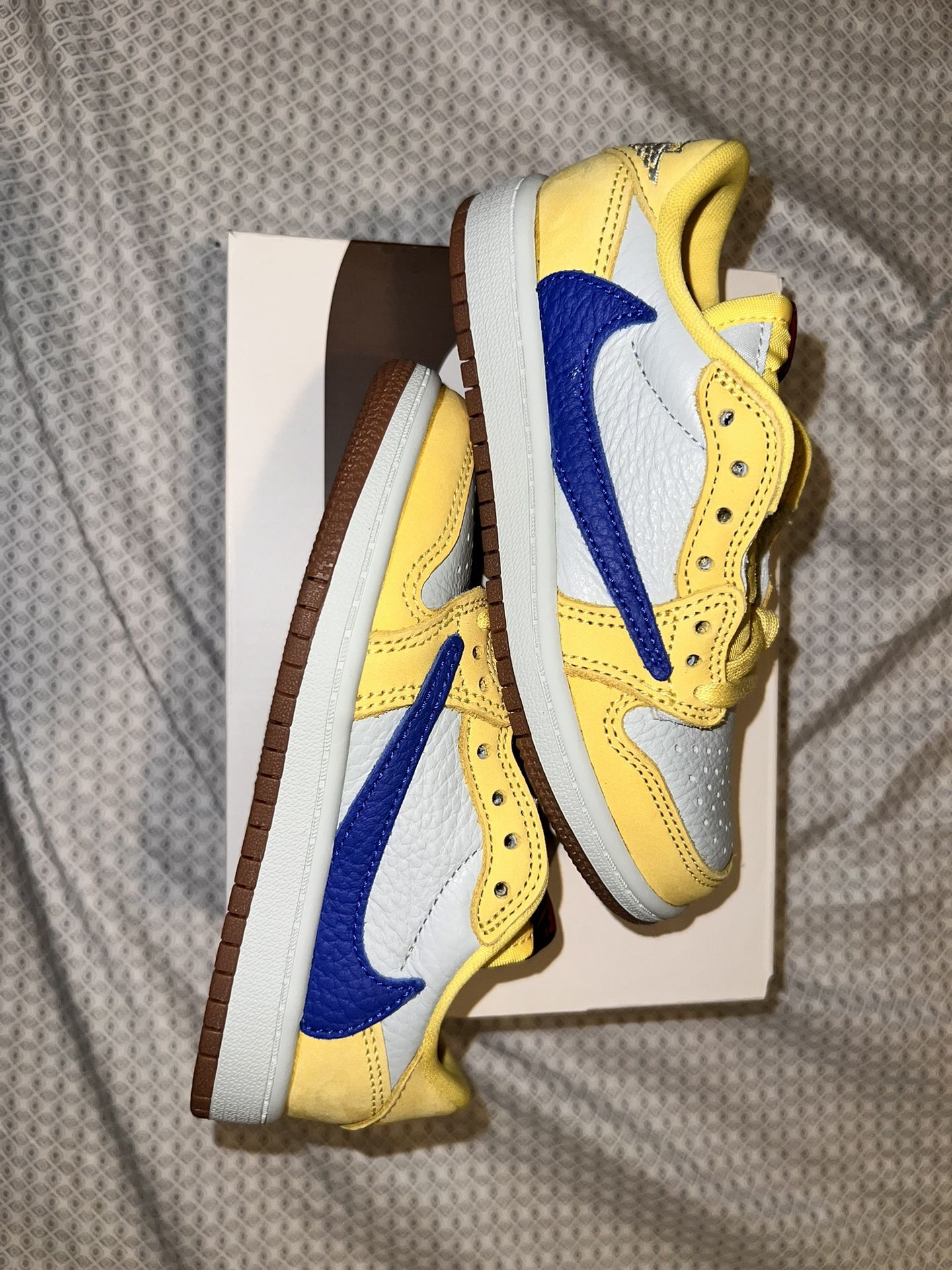 Air Jordan 1 Low Travis Scott Canary
