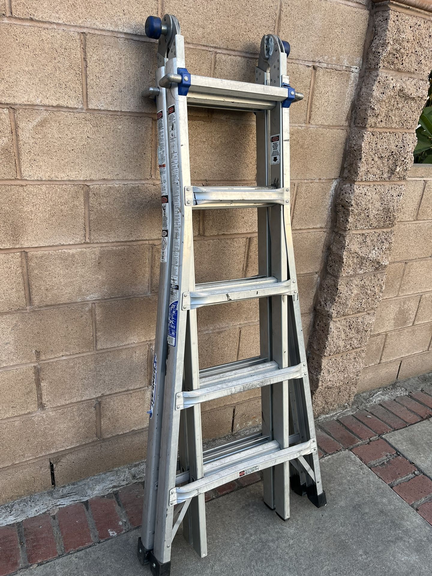 Werner 21 Ft Ladder 300 Lbs Capacity 