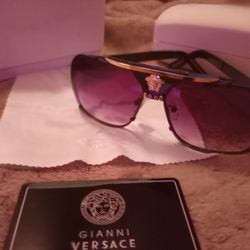 BRAND NEW!!! DESIGNER SUNGLASSES 🕶 😎 