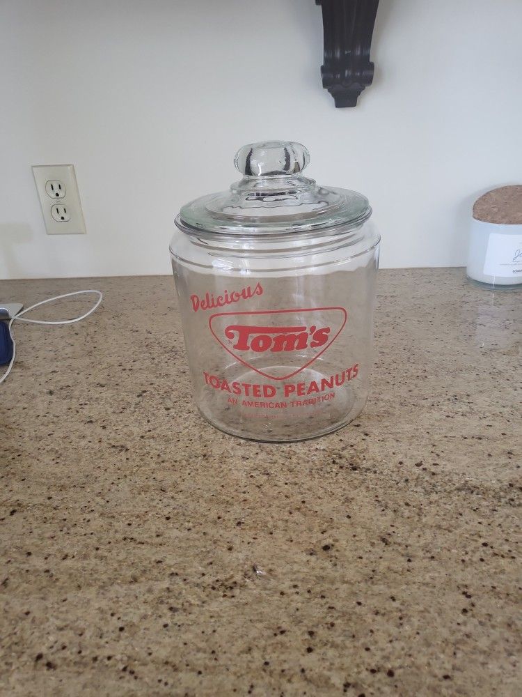 TOM'S PEANUT JAR