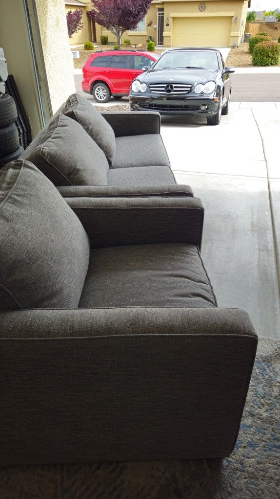 Crate And Barrel Apartment Sofa
