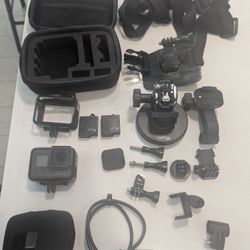 GoPro Hero6, 2 Batteries, Suction Cup And Chest Mount