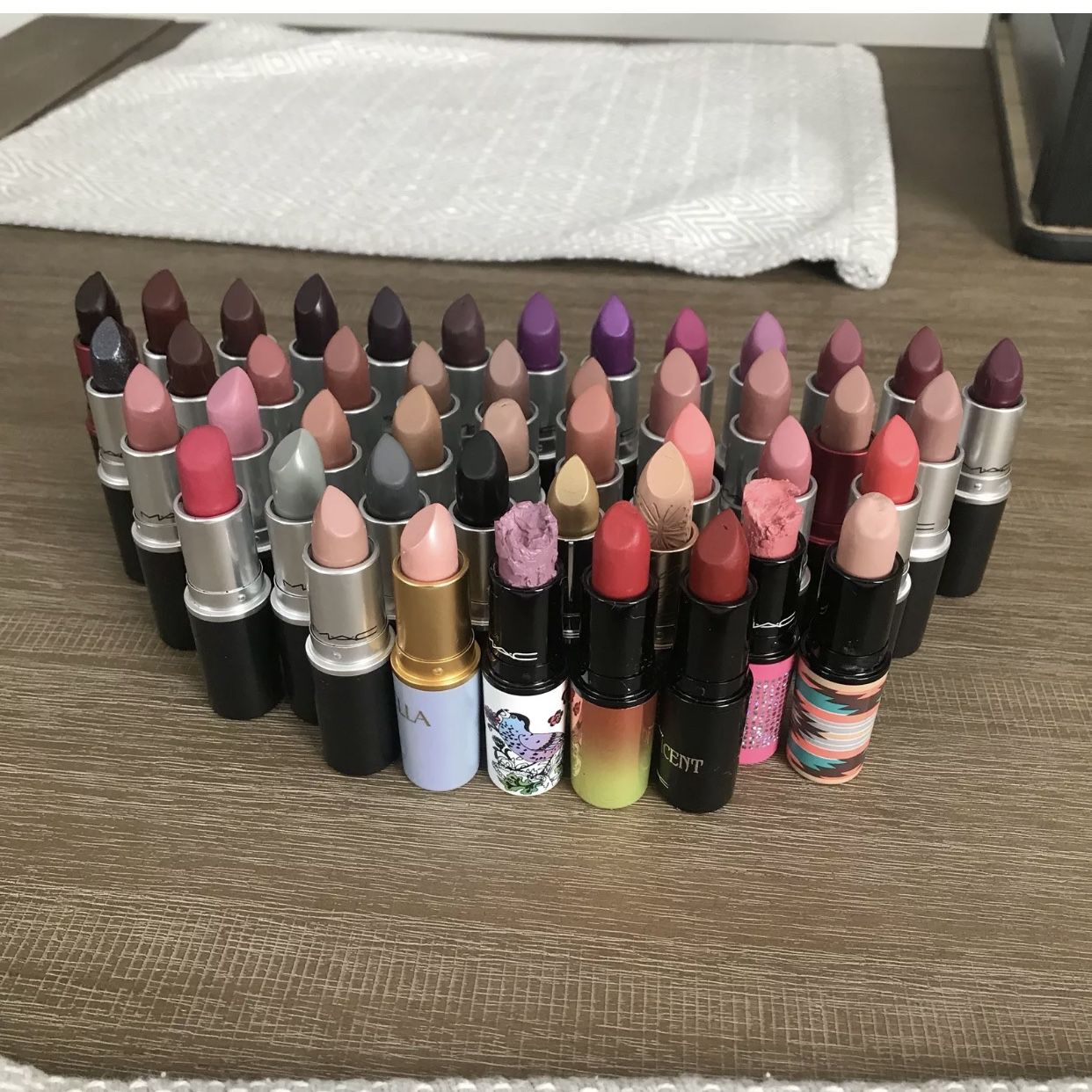 100% Authentic MAC makeup lipsticks lot