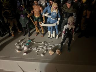 Medicom MAFEX 134 Spider-Gwen (Gwen Stacy) Figure (Spider-Man: Into The Spider-Verse)