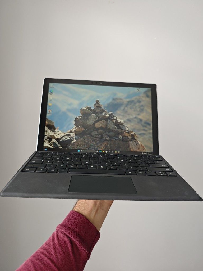 Surface Pro 5 (256GB + 8GB RAM)