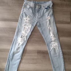 Ripped Levi Skinny Jeans