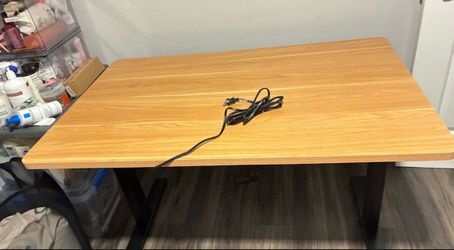 Adjustable desk