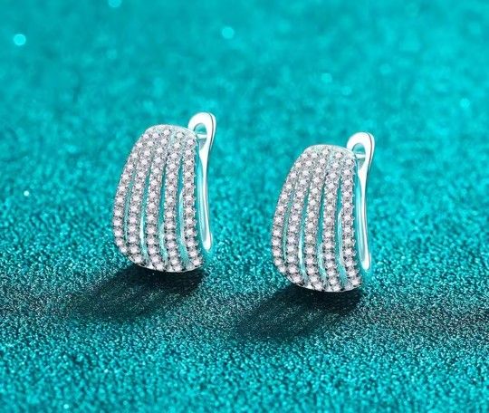 Claw HUGGIE Jewerly Earrings