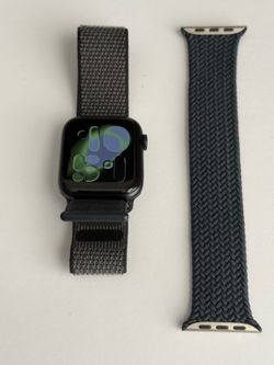 Apple Watch SE (3rd Gen) 44mm GPS l 100% Battery Health l Apple Warranty Until February 28, 2027