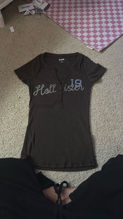 Hollister top