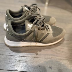 New Balance Sneakers 
