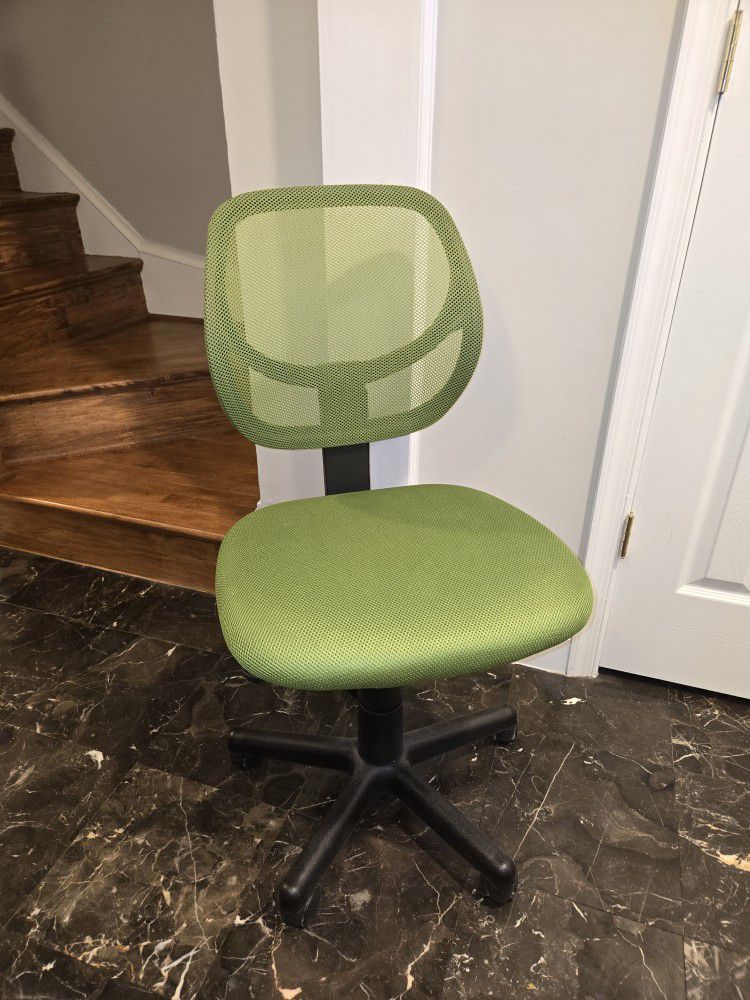 Green Amazon Basic Swivel Desk Chair