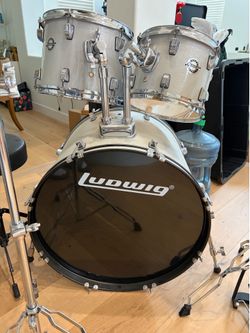 Ludwig Ludwig Accent Fuse 5-piece Drum Set - Snow Dust