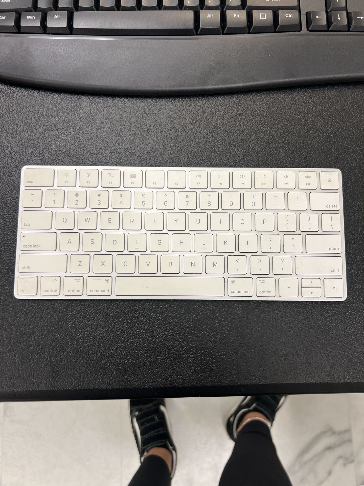 APPLE Wireless keyboard